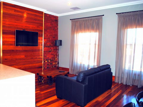 Sublime Spa Apartments On Murphy - Tourism Noosa 2