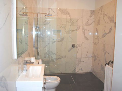 Sublime Spa Apartments On Murphy - Tourism Noosa 5