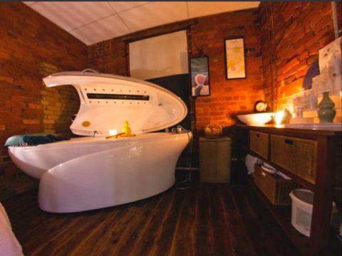 Sublime Spa Apartments On Murphy - Tourism Noosa 7