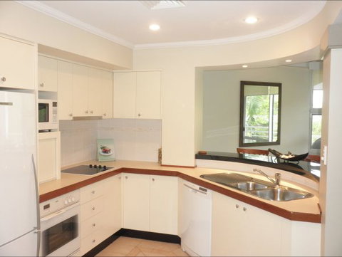 Villa Beach - Tourism Noosa 5
