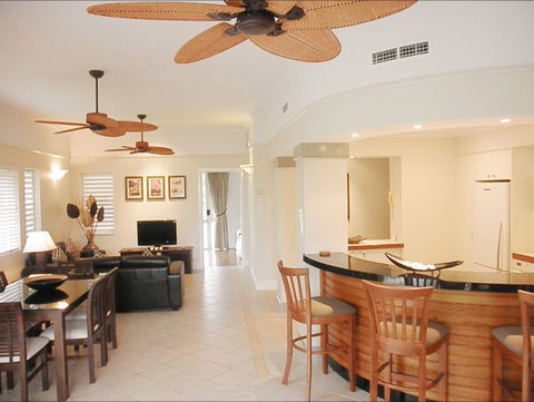 Villa Beach - Tourism Noosa 6