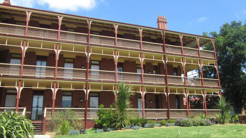 Yarra House - Tourism Noosa 0
