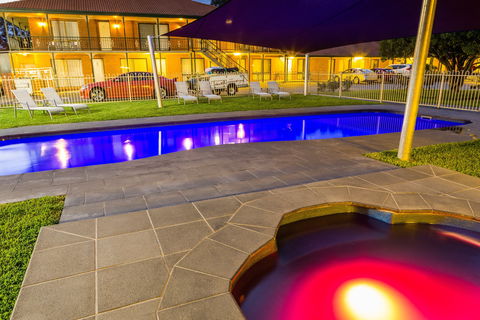 Advance Motel - Tourism Noosa 0