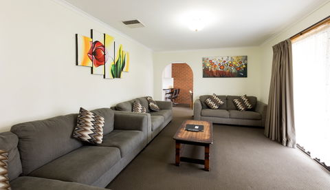 Advance Motel - Tourism Noosa 6