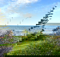 Ariadne - A Hop Skip and a Jump to the Beach with Sea Views - Tourism Noosa