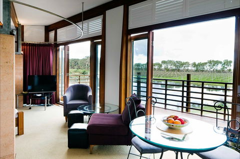 Bettenay's Lakeside Chalets And Luxury Spa Apartment - Tourism Noosa 0