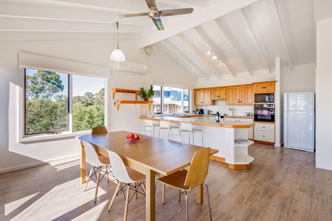 Eagle Heights - Tourism Noosa 3