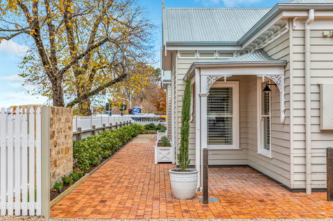 Grandview Accommodation - The Elm Tree Apartments - Tourism Noosa 0