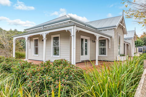 Grandview Accommodation - The Elm Tree Apartments - Tourism Noosa 1