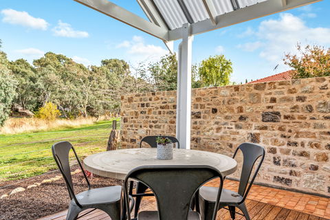 Grandview Accommodation - The Elm Tree Apartments - Tourism Noosa 4