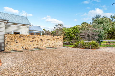 Grandview Accommodation - The Elm Tree Apartments - Tourism Noosa 7