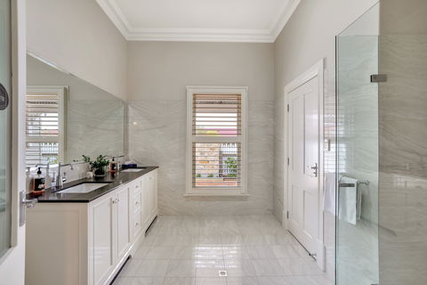 Grandview Accommodation - The Elm Tree Apartments - Tourism Noosa 8