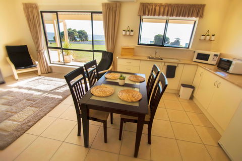 Pelican Perch Retreat - Tourism Noosa 4