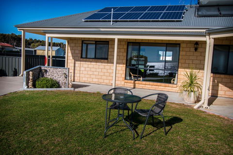 Pelican Perch Retreat - Tourism Noosa 8