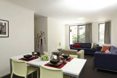 Sydney University Village - Tourism Noosa 2