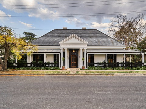 The Regents Park - Tourism Noosa 7