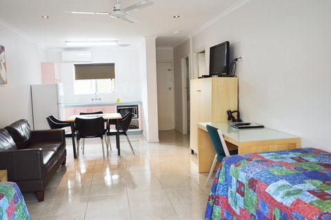 The Rover Holiday Units/Motel - Tourism Noosa 5