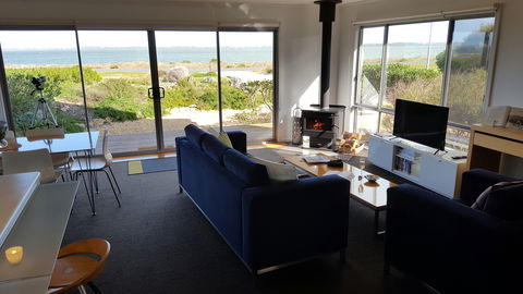 Coorong Waterfront Retreat - Tourism Noosa 0