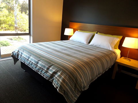 Coorong Waterfront Retreat - Tourism Noosa 2