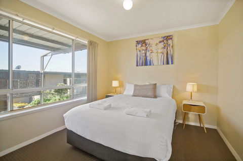 Eagle Heights Holiday Units - Scenic Unit - Tourism Noosa 1