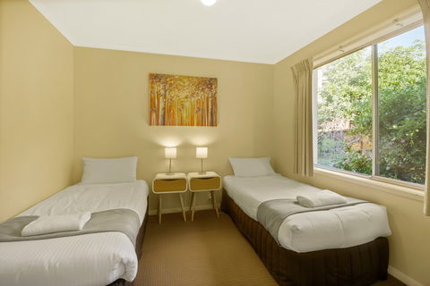 Eagle Heights Holiday Units - Scenic Unit - Tourism Noosa 3