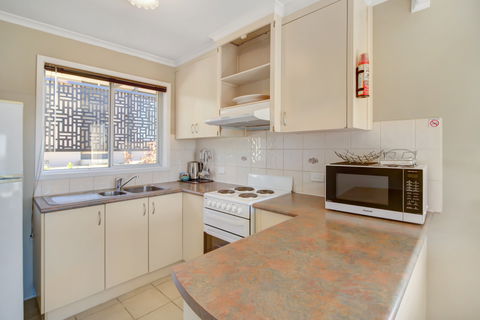 Eagle Heights Holiday Units - Scenic Unit - Tourism Noosa 6