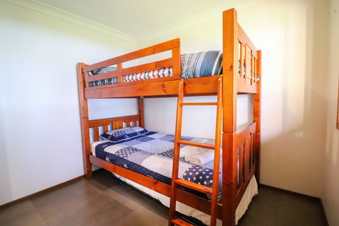 Kingfisher Lakehouse - Tourism Noosa 7