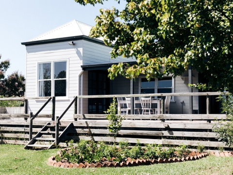 Rose Cottage With Vineyard Views - Tourism Noosa 0