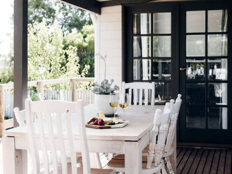 Rose Cottage With Vineyard Views - Tourism Noosa 2