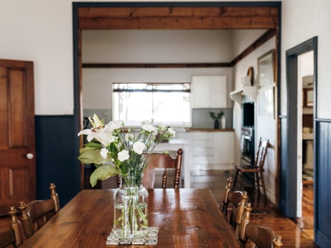 Rose Cottage With Vineyard Views - Tourism Noosa 5