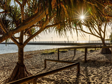 The Waterloo Bay Hotel - Tourism Noosa 1