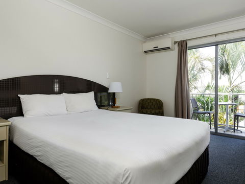 The Waterloo Bay Hotel - Tourism Noosa 2