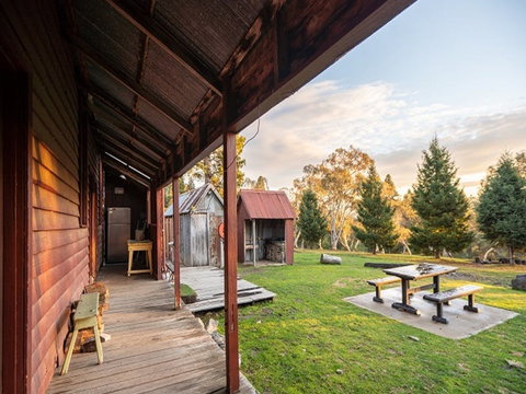 The Pines Cottage - Tourism Noosa 2