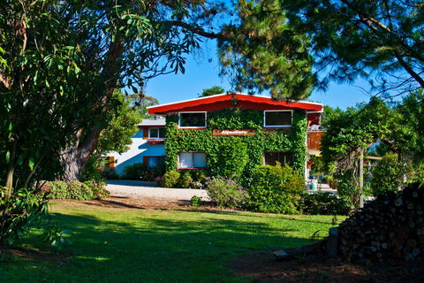 Alpenhorn Holiday Units - Tourism Noosa 0