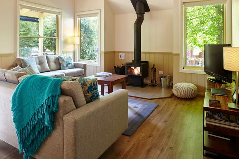 Alpine Valley Cottages - Tourism Noosa 0