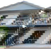 Cheers - Tourism Noosa