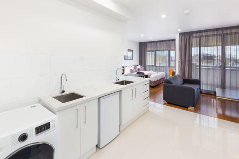 City Edge Dandenong Apartment Hotel - Tourism Noosa 2