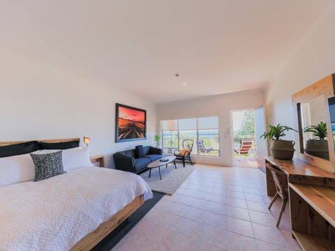 COAST Motel & Apartments - Tourism Noosa 0