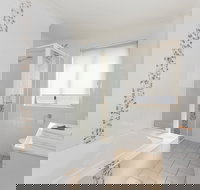 Colonial Court Villas Serviced Apartments - Tourism Noosa