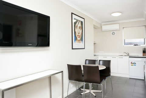 Forrest Hotel And Apartments - Tourism Noosa 1
