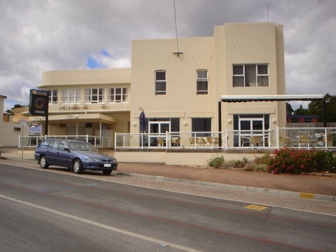 Neptune Grand Hotel - Tourism Noosa 0