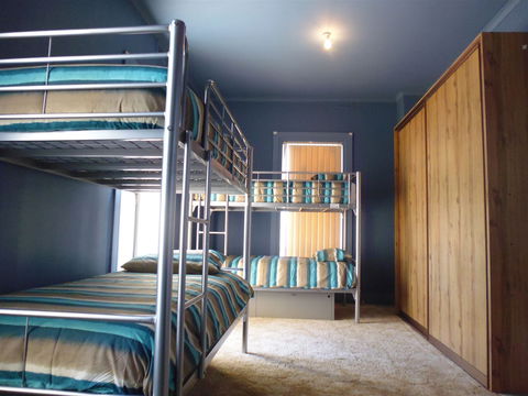 Neptune Grand Hotel - Tourism Noosa 1