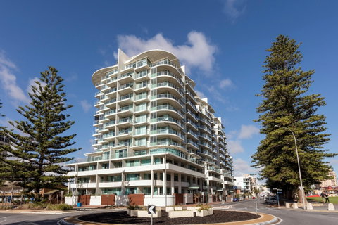 Oaks Glenelg Liberty Suites - Tourism Noosa 0