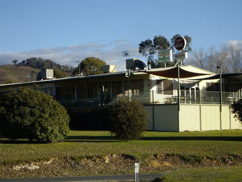 Talbingo Country Club - Tourism Noosa 0