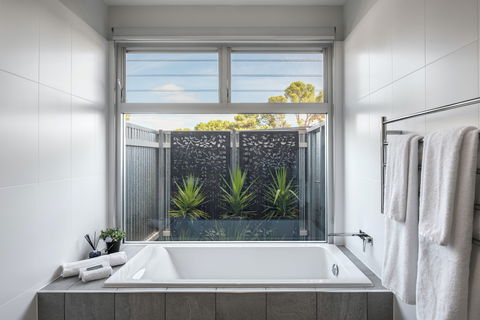 The Villas - Tourism Noosa 2