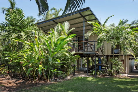 Villa Frangipani - Tourism Noosa 0