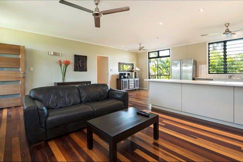 Villa Frangipani - Tourism Noosa 1