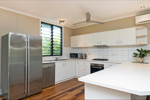 Villa Frangipani - Tourism Noosa 2