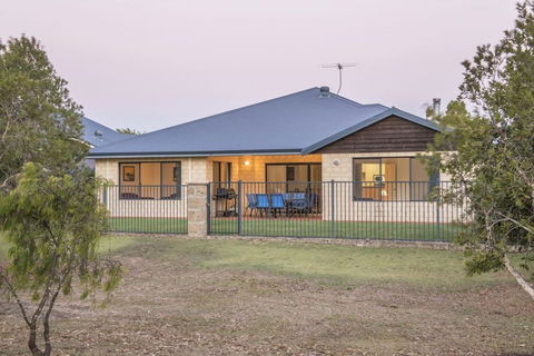 Fairway View - Tourism Noosa 0