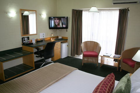 Grand Country Lodge - Tourism Noosa 0